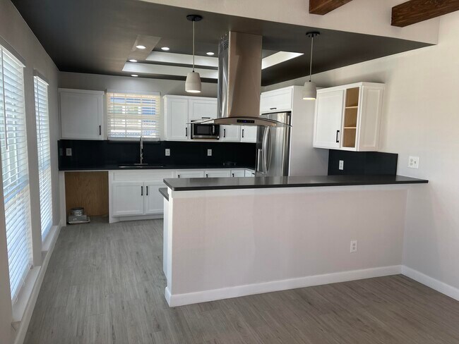 Building Photo - 330 Plantation Dr