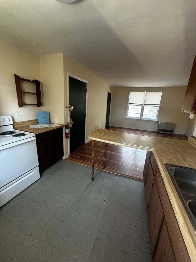 Building Photo - 207 S Union St