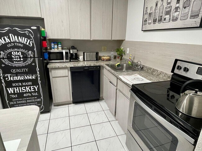 Foto del edificio - 3660 NE 166th St