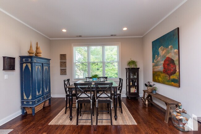 Foto del edificio - 839 Lyman Ave