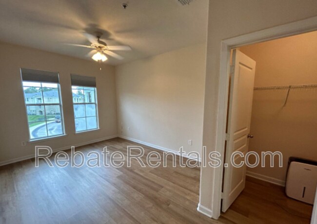 Foto del edificio - 8290 Gate Pkwy W