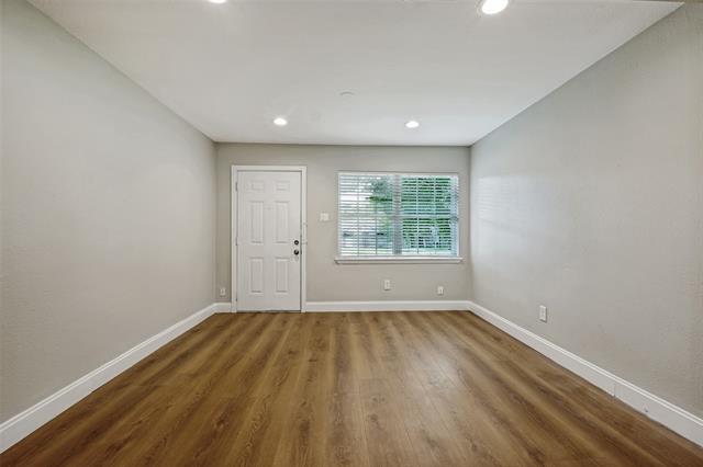 Building Photo - 717 Willowbrook Dr
