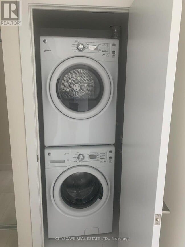 Building Photo - 2220 Lake Shore Blvd W