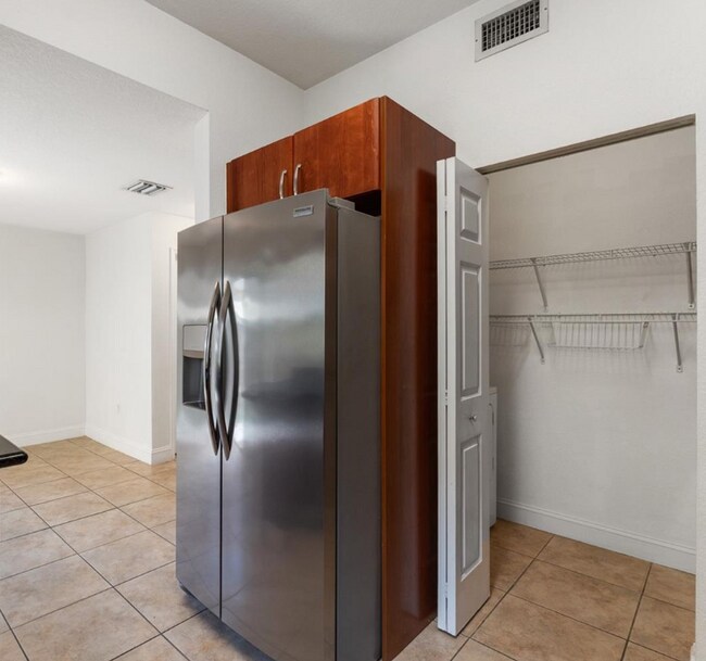 Foto del edificio - 10832 NW 74th Ct