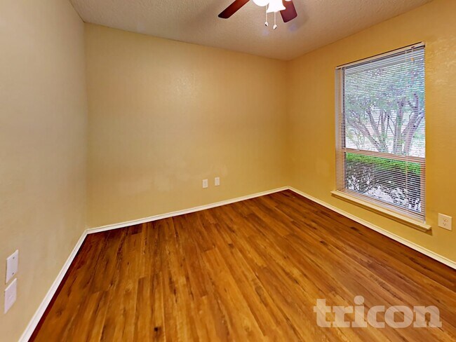 Foto del edificio - 1810 Grayson Ave