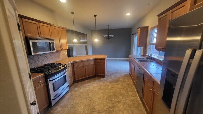 Foto del edificio - SE Bend 3 bed 2.5 bath Plus BONUS-Fenced