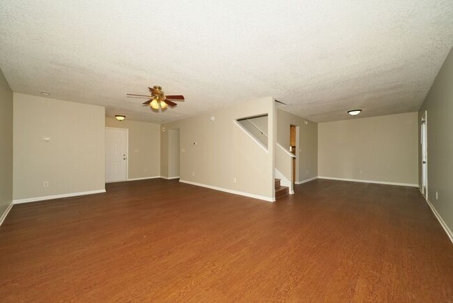 Building Photo - 4 Bedroom in Perry Township!