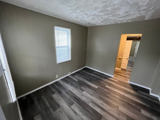 Foto del edificio - Renovated 3 bedroom Home Coming Available ...