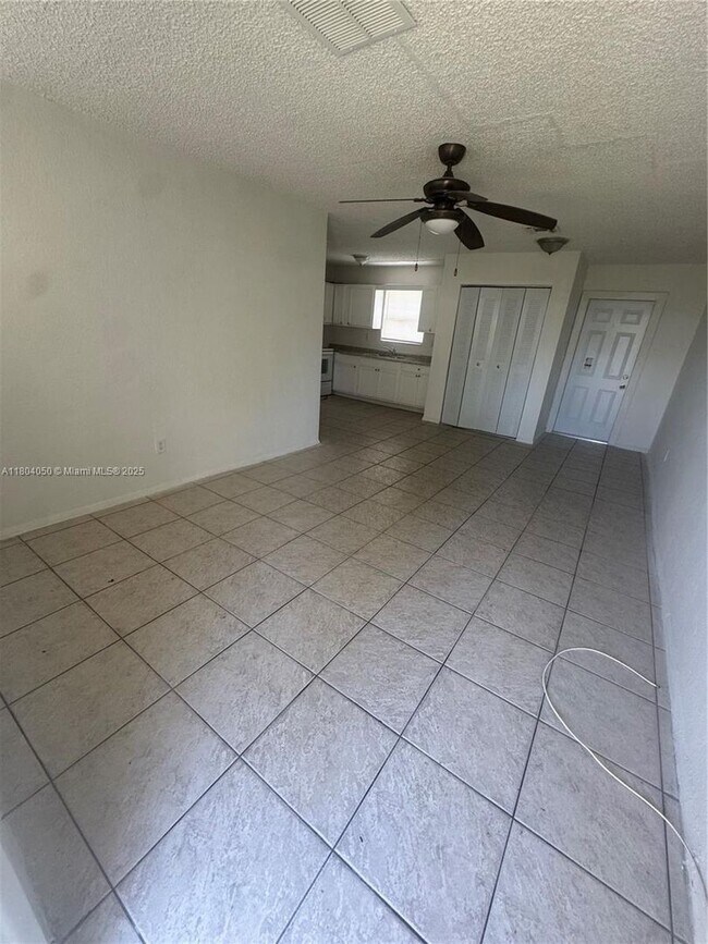 Foto del edificio - 2856 NW 14th St