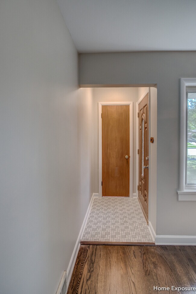 Building Photo - 1228 Kemman Ave