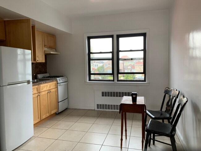 Foto del edificio - 421 W Broadway