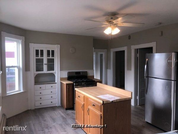 Building Photo - 3 br, 1 bath Apartment - 15 Lyon St