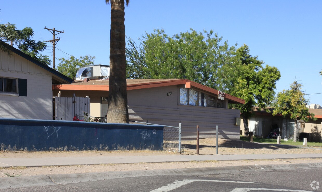 Foto del edificio - 4803 E Willetta St