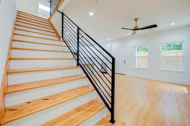 Building Photo - 3634 Dreyfus St
