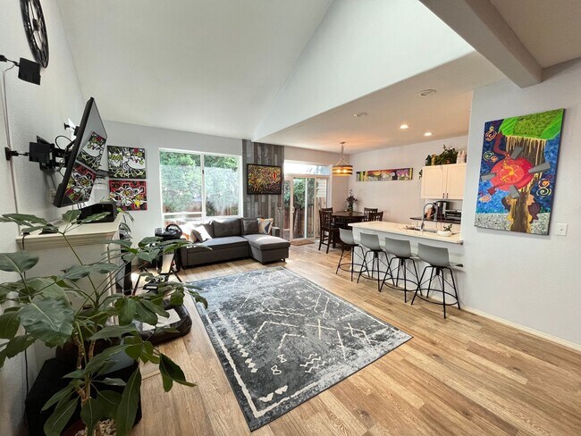 Foto del edificio - Lovely 2Bd + 2.5Ba in Beaverton!! Minutes Away From Nike! New Roof, Fence, Paint and Additional B...