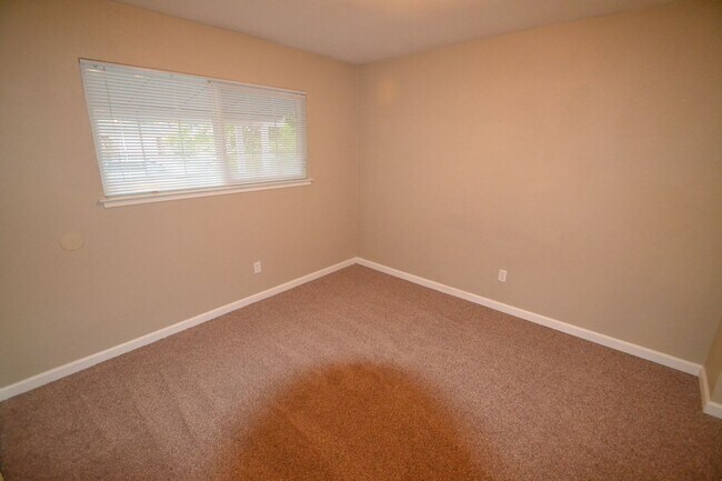 Building Photo - 5530 Brooks Ave