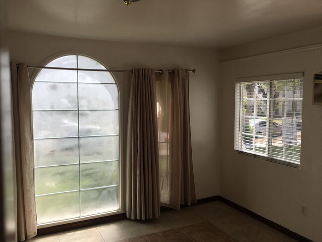 Foto del edificio - 1117 E California Ave