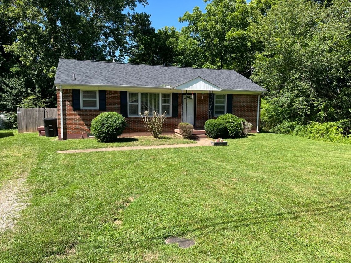 Primary Photo - Cute Bungalow in Columbia