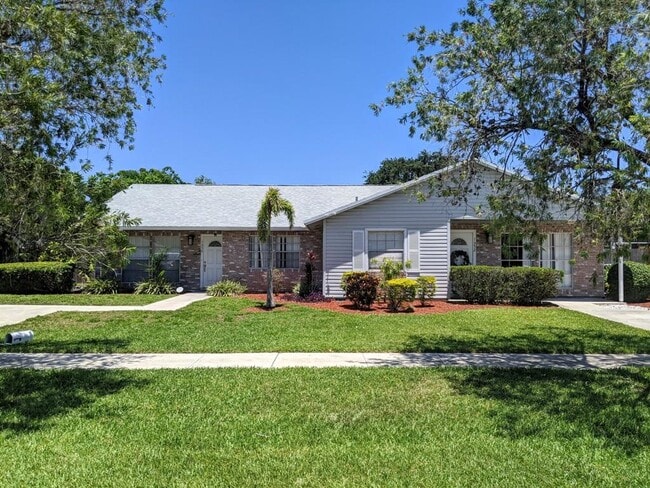 Building Photo - 1352 Riverside Cir