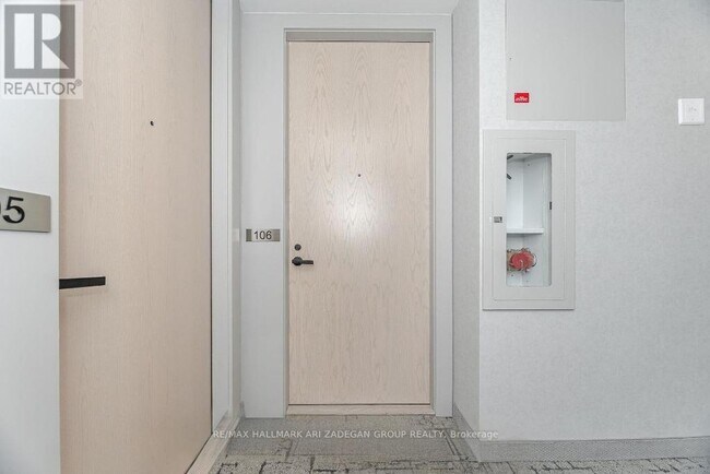 Building Photo - 28 Interchange Wy