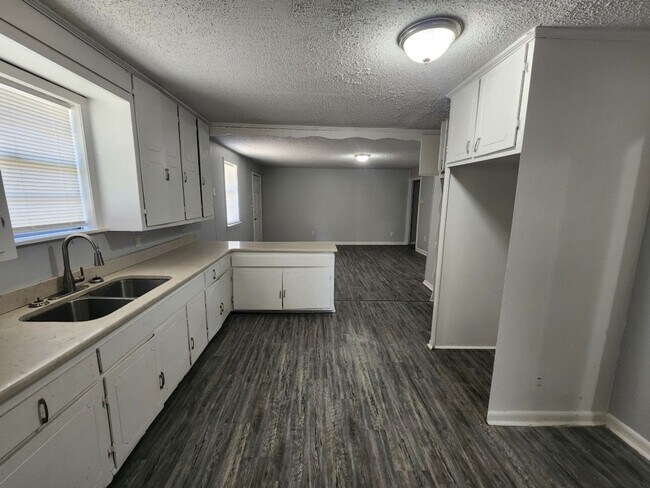 Foto del edificio - 1501 Bishop Warren Dr