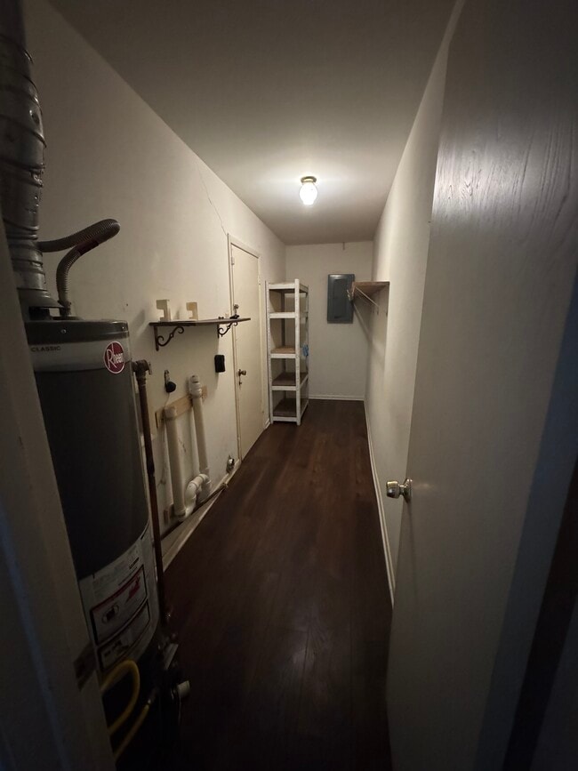 Foto del edificio - 8101 Karen Dr