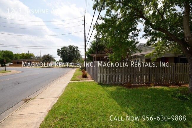 Foto del edificio - Old Town McAllen Home for Rent - Large Pat...