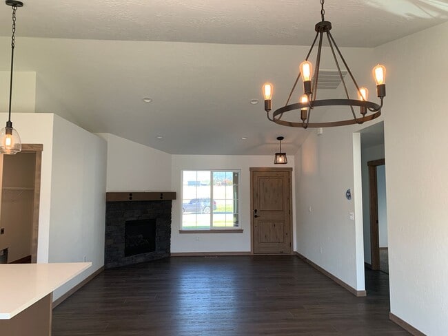 Building Photo - Rathdrum Rancher