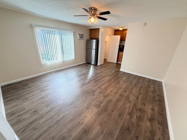 Unit 5 Living Room - 19419 Victory Blvd