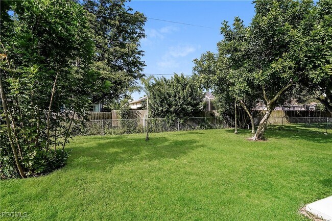 Foto del edificio - 525 SW 23rd Terrace