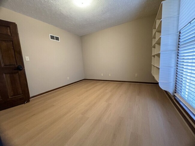 Foto del edificio - 5545 Little Bear Dr