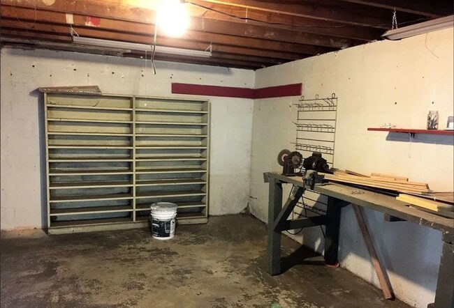 Building Photo - Sylvan Park!!