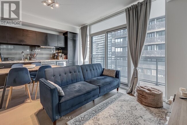 Building Photo - 45 Charles St E