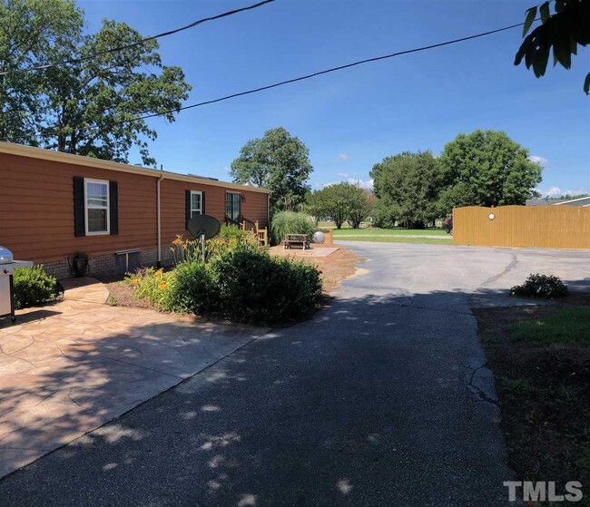 Foto del edificio - 3855 Old Buies Creek Rd