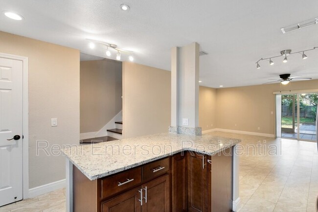 Building Photo - 2411 Rio Pinar Lakes Blvd