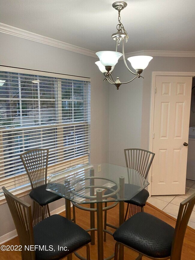 Foto del edificio - 7800 Point Meadows Dr