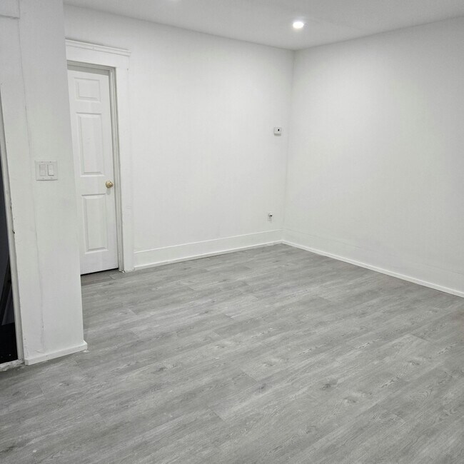 Foto del edificio - 1443 W 85th St