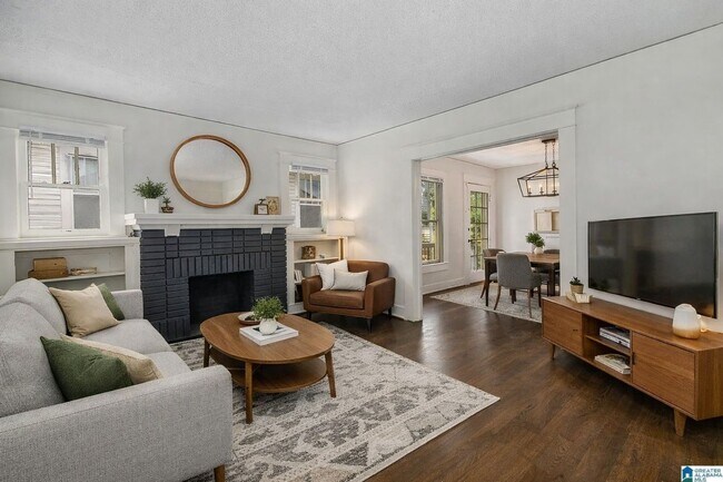 Foto del edificio - Charming Craftsman Bungalow in South East Lake