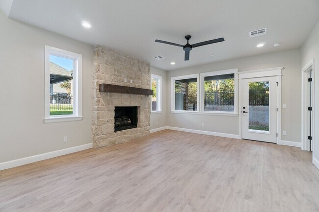 Foto del edificio - Luxury Townhome for Rent!