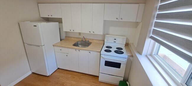 Building Photo - 10734-108 108 St NW