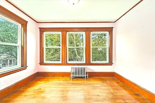 Building Photo - 43 Glenwood Rd