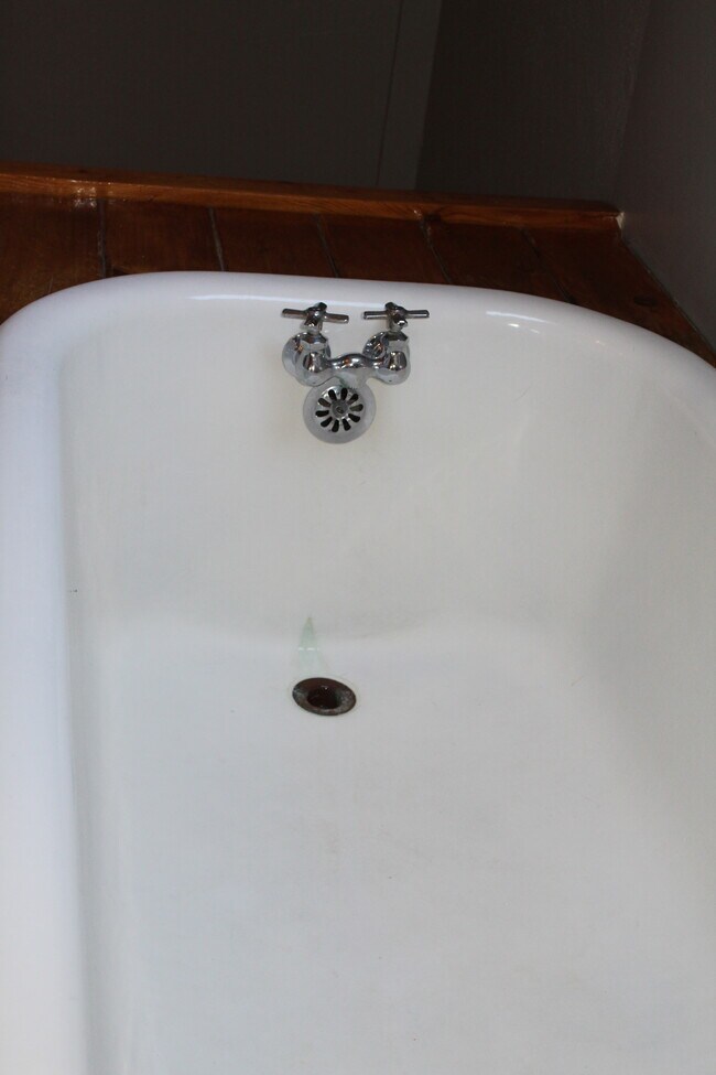 Bathroom - 508 N Washington St