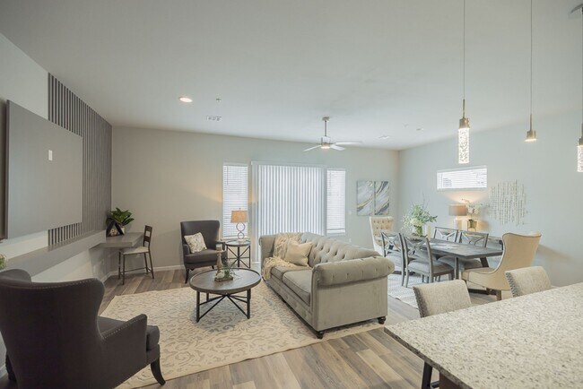 Foto del edificio - BRAND NEW LUXURY 3 BEDROOM 2.5 BATH TOWNHO...
