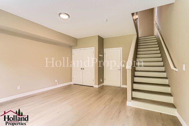 Building Photo - Move-In Ready Beaverton Gem with Attached Garage, Utilities included
