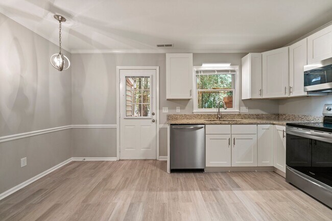 Foto del edificio - Available early May!!  Desirable Fenway Pa...