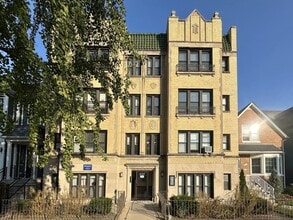 Building Photo - 4743 N Hermitage Ave
