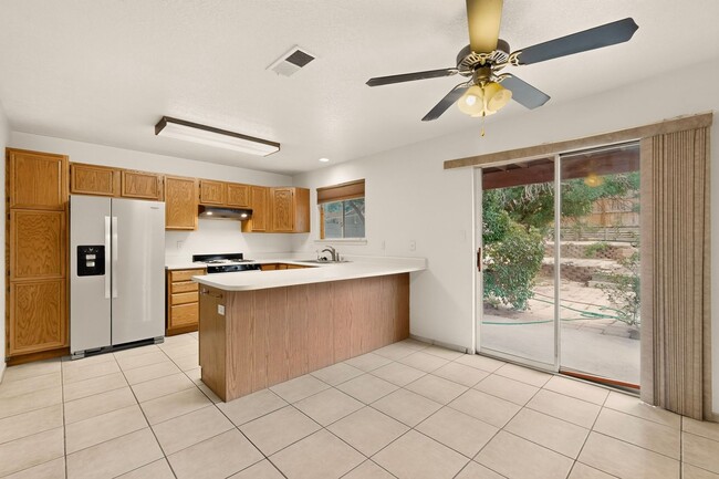 Foto del edificio - 7817 Sunrose Dr NW