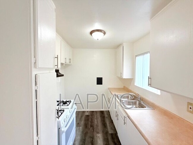 Building Photo - 3323 Cazador St