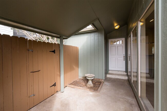 Foto del edificio - 5046 Spring Forest Dr