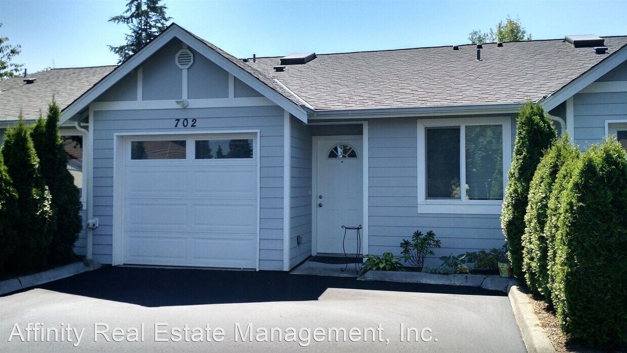 Foto principal - 624-628 99th St E